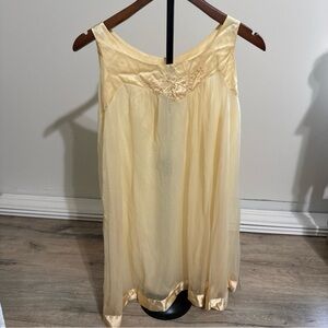 VTG 60’s Elegant Babydoll Nightgown Yellow size medium cottagecore